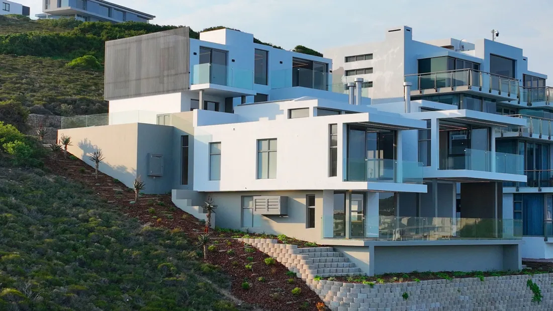 Cliffside Living, Endless Views