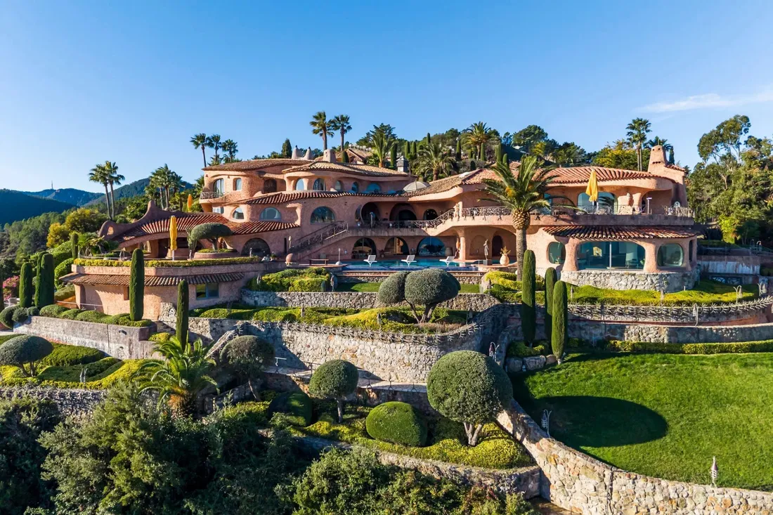 Unique Jacques Couelle Property