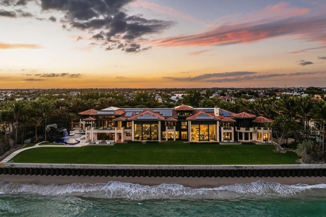 Single Family Residence In Manalapan