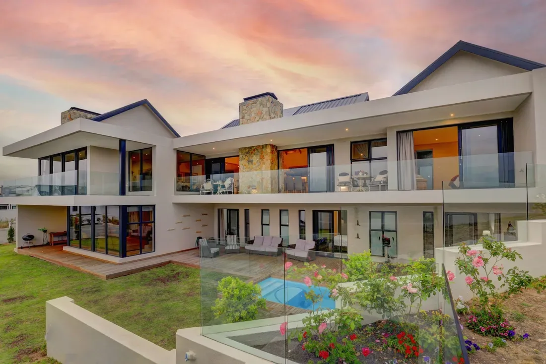Elegant Family Home With Panoramic Mountain And Golf Course Views