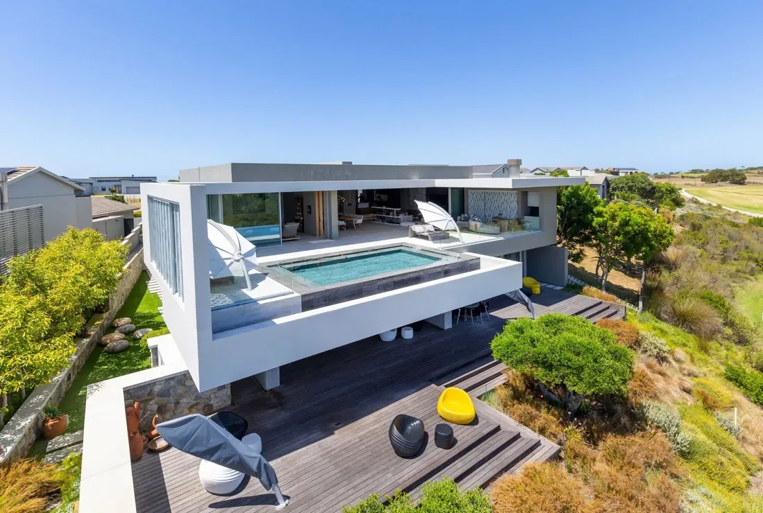 A Hilltop Sanctuary Above The Extraordinary