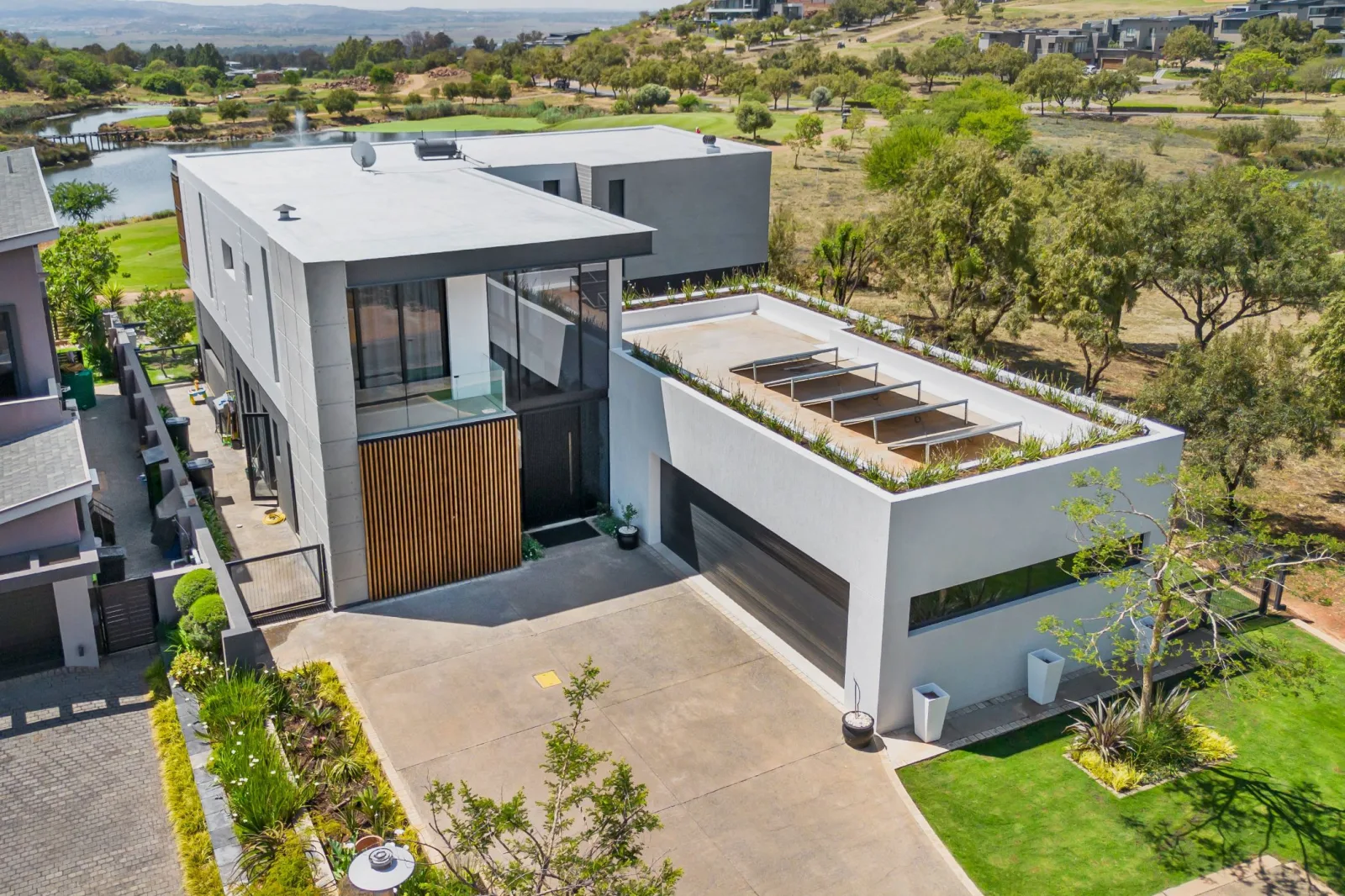 Unmatched Views. Uncompromising Luxury. 5th Hole Living.