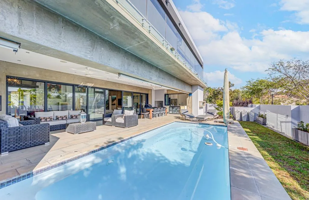 Modern Industrial 4-Bed Entertainer's Home 🇿🇦