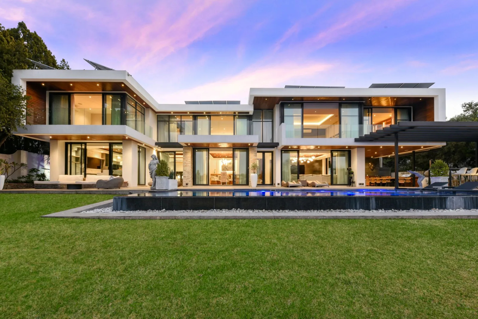 A Sophisticated Golf Estate Residence 🇿🇦